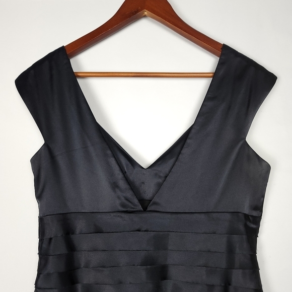 NIKI by Niki Livas V-Neckline Mini Layered Cocktail Dress Sz 12 Black - Picture 3 of 8